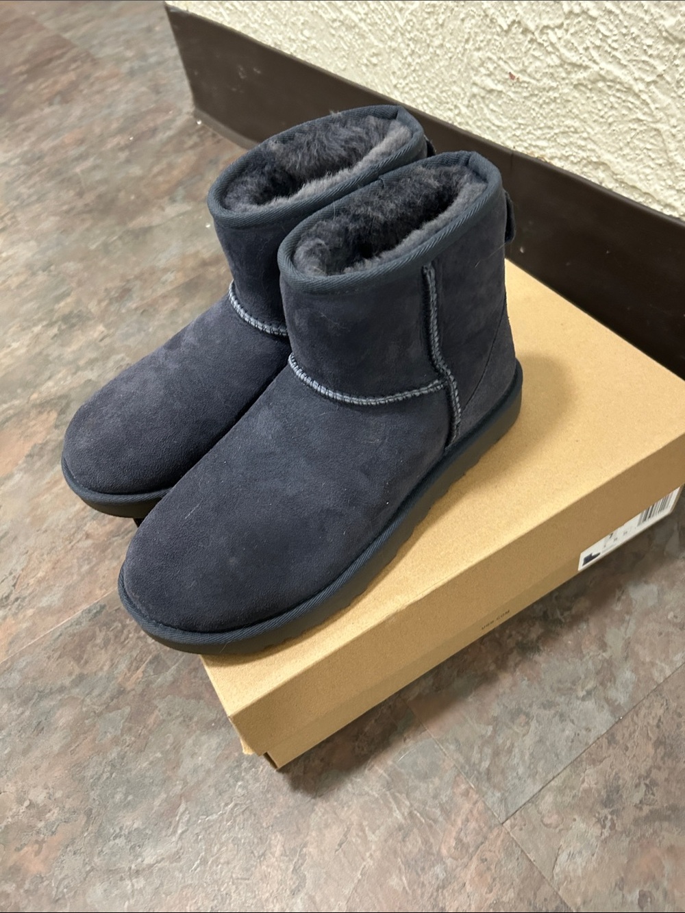 Women’s MINI II UGG Navy Short Suede Boot with Plush Shearling Size 7 EXCELLENT - Picture 12 of 16